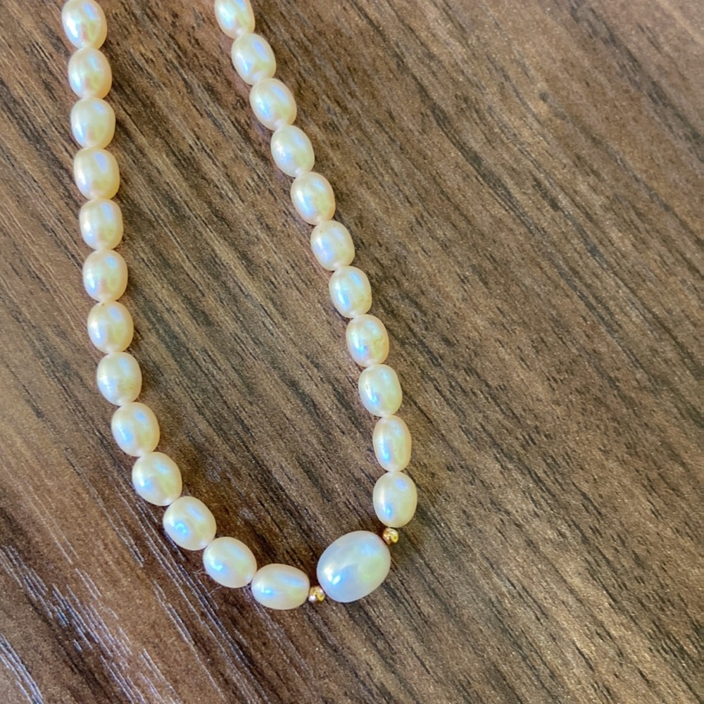 Elegant Faux Pearl Necklace - Picture 9 of 9